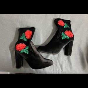Black Rose Heeled boots